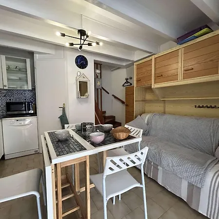 T2 Climatisee Avec Parking, Proche - Fr-1-249-433 Holiday home *